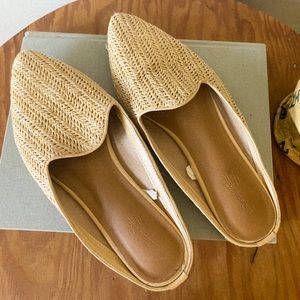 universal thread woven mules